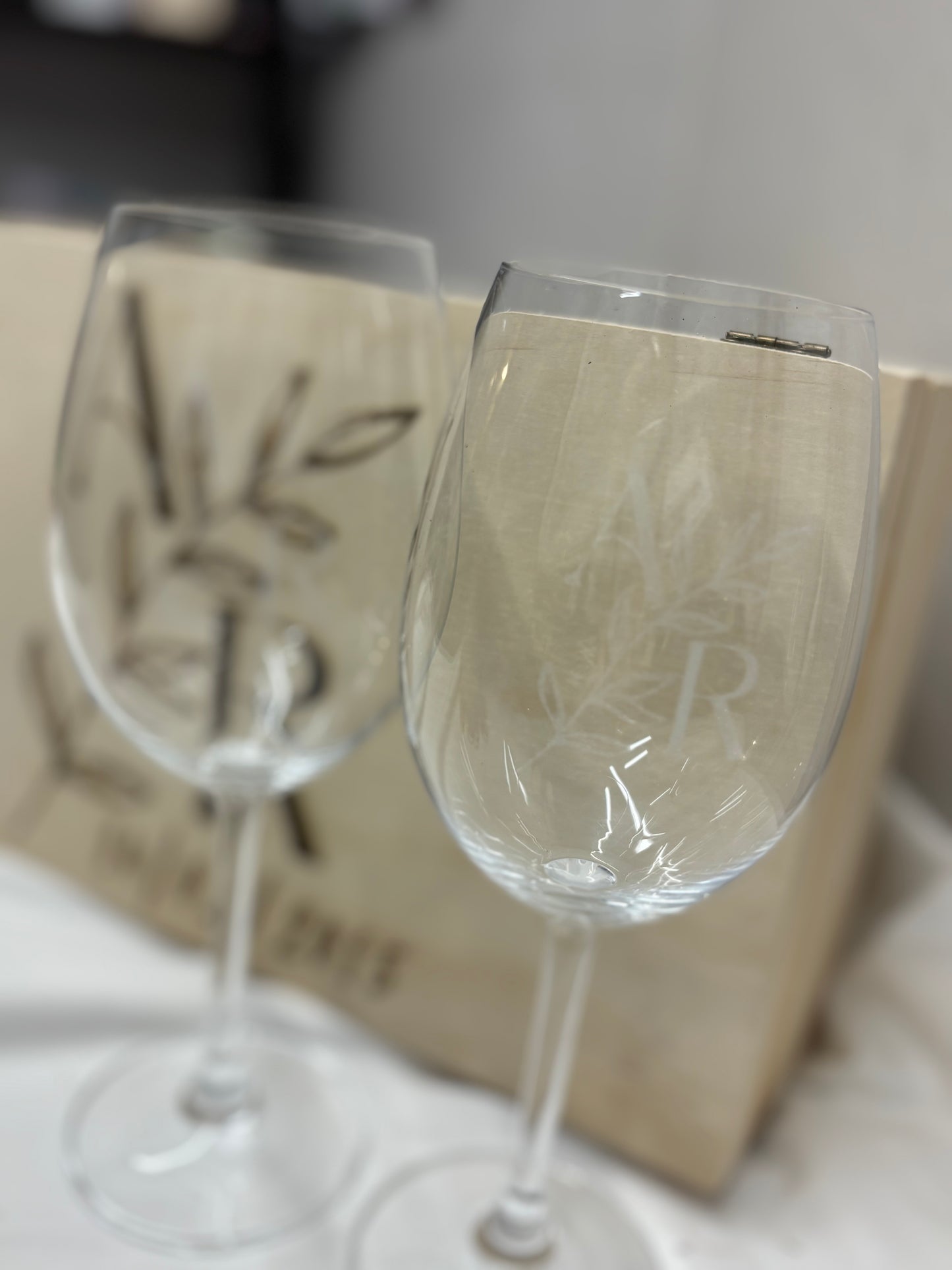 Copas de vino personalizadas más caja de madera