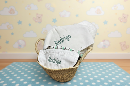 Cesta bebé personalizada – Un regalo tierno y completo desde el corazón