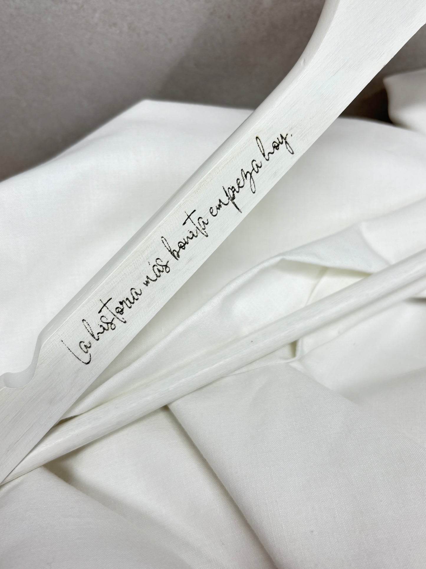 Perchas Personalizadas para Novios | Regalos de Boda Hechos a Mano