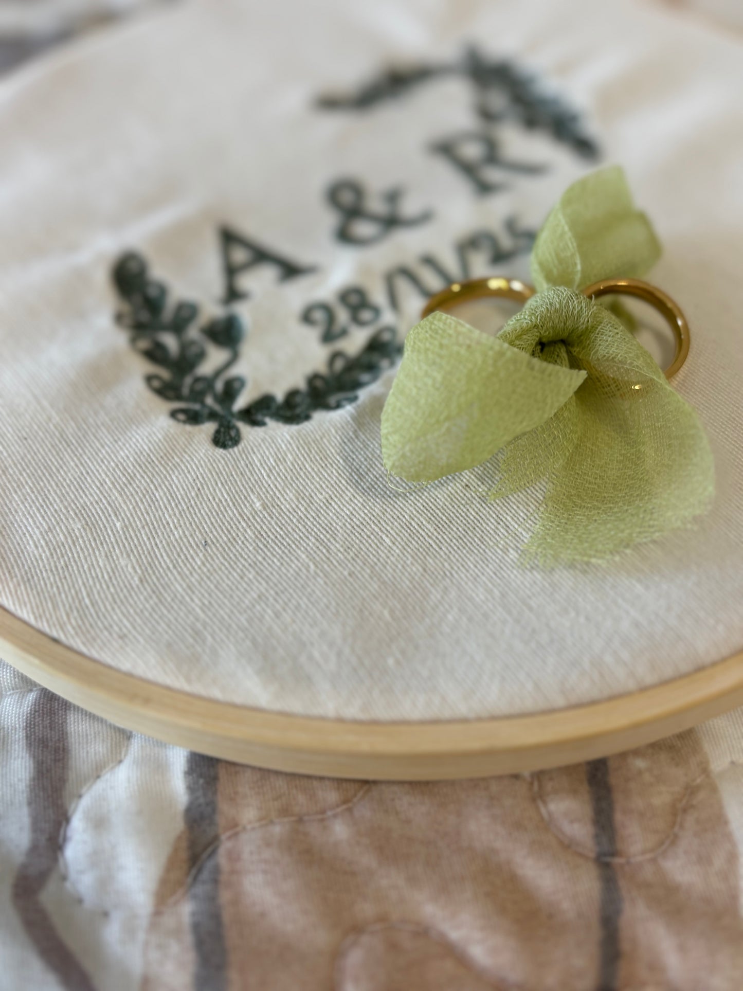 Porta alianzas bordado personalizado