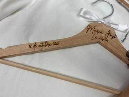 Perchas madera personalizadas novios