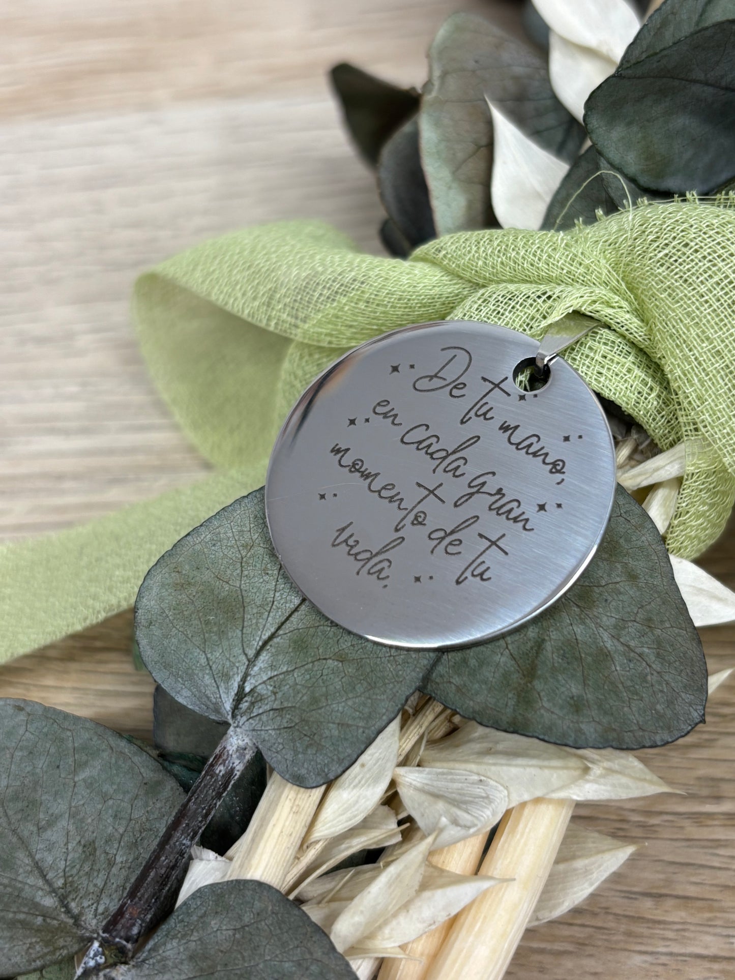 Medalla Ramo Personalizada “De tu mano en cada gran momento” – Detalle Emotivo | Regala Amor