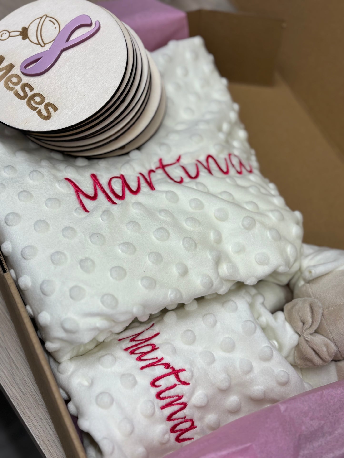 Pack bebe personalizado, manta doudou bordado y discos cumple mes