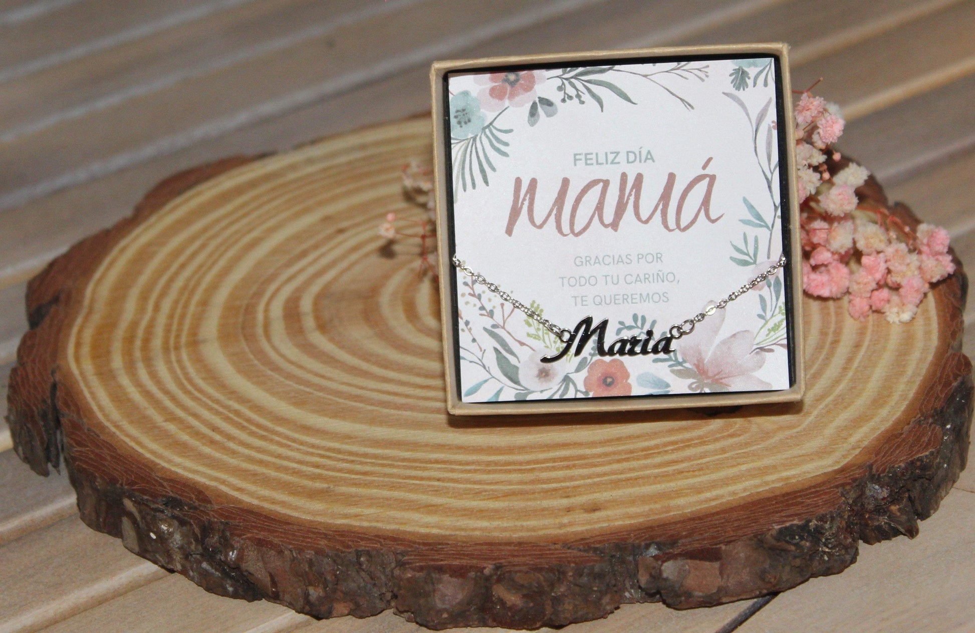 CAJA DÍA DE LA MADRE CON COLLAR DE NOMBRE - REGALA AMOR