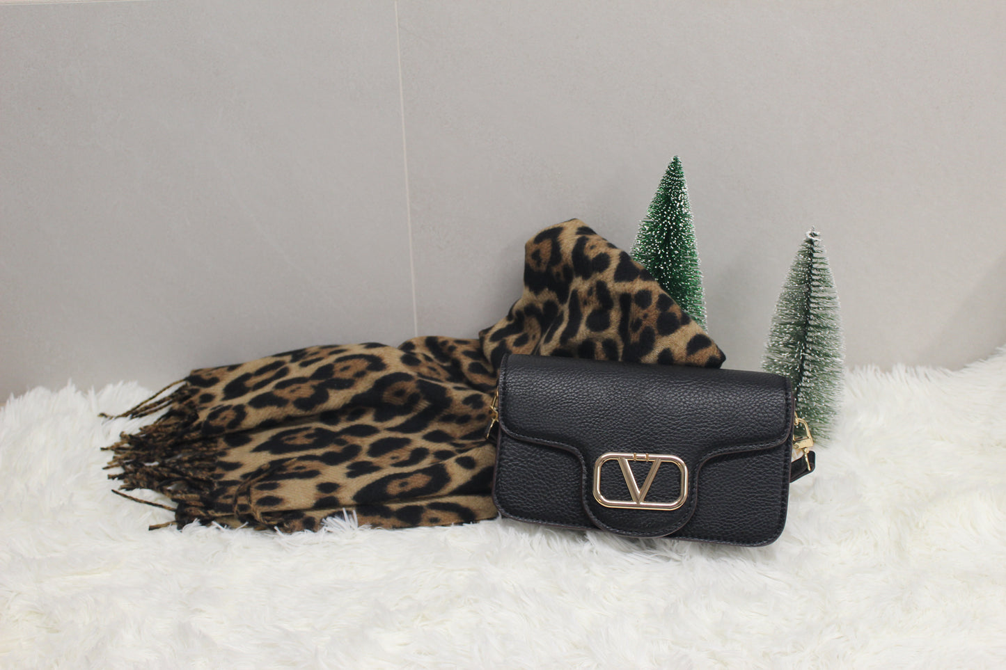 PACK REGALO, BOLSO NEGRO + PAÑUELO ANIMAL PRINT