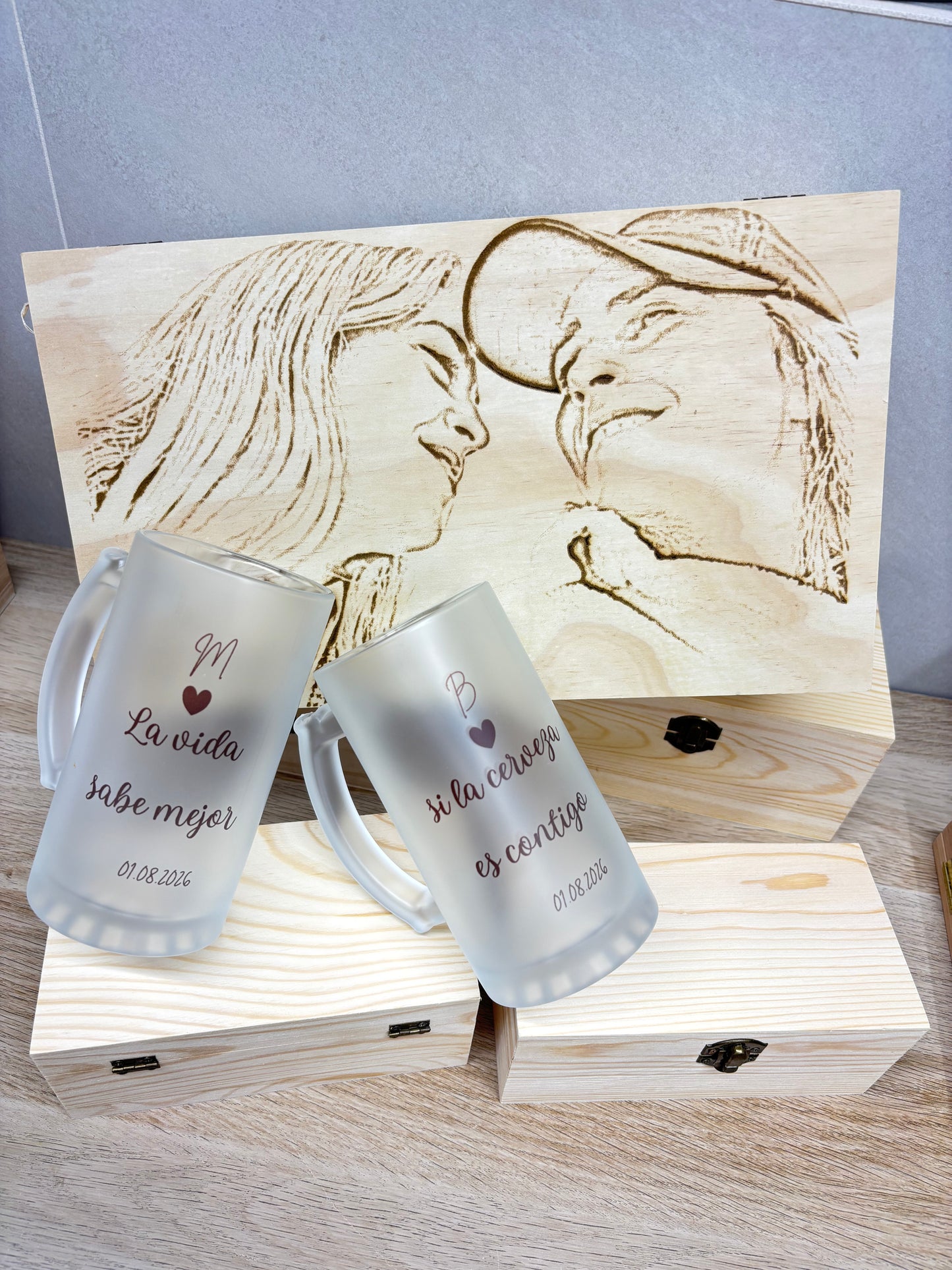 Caja Personalizada con Foto + Jarras de Cerveza – Regalo para Novios / Boda