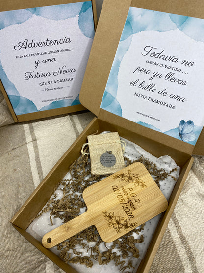 Caja Regalo para Novia – Espejo, medalla de ramo Personalizada