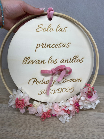 Porta alianzas con flor preservada rosita