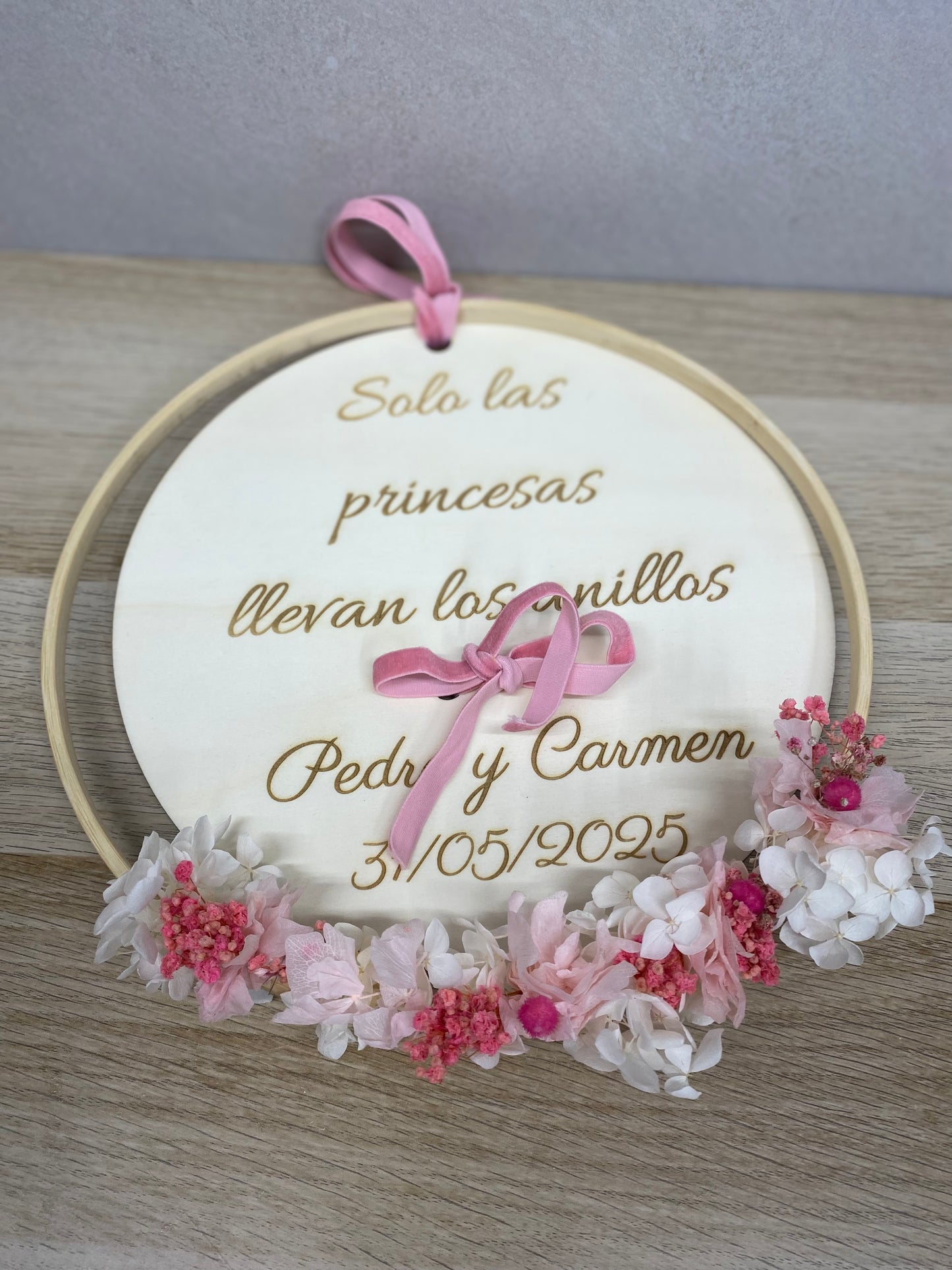 Porta alianzas con flor preservada rosita