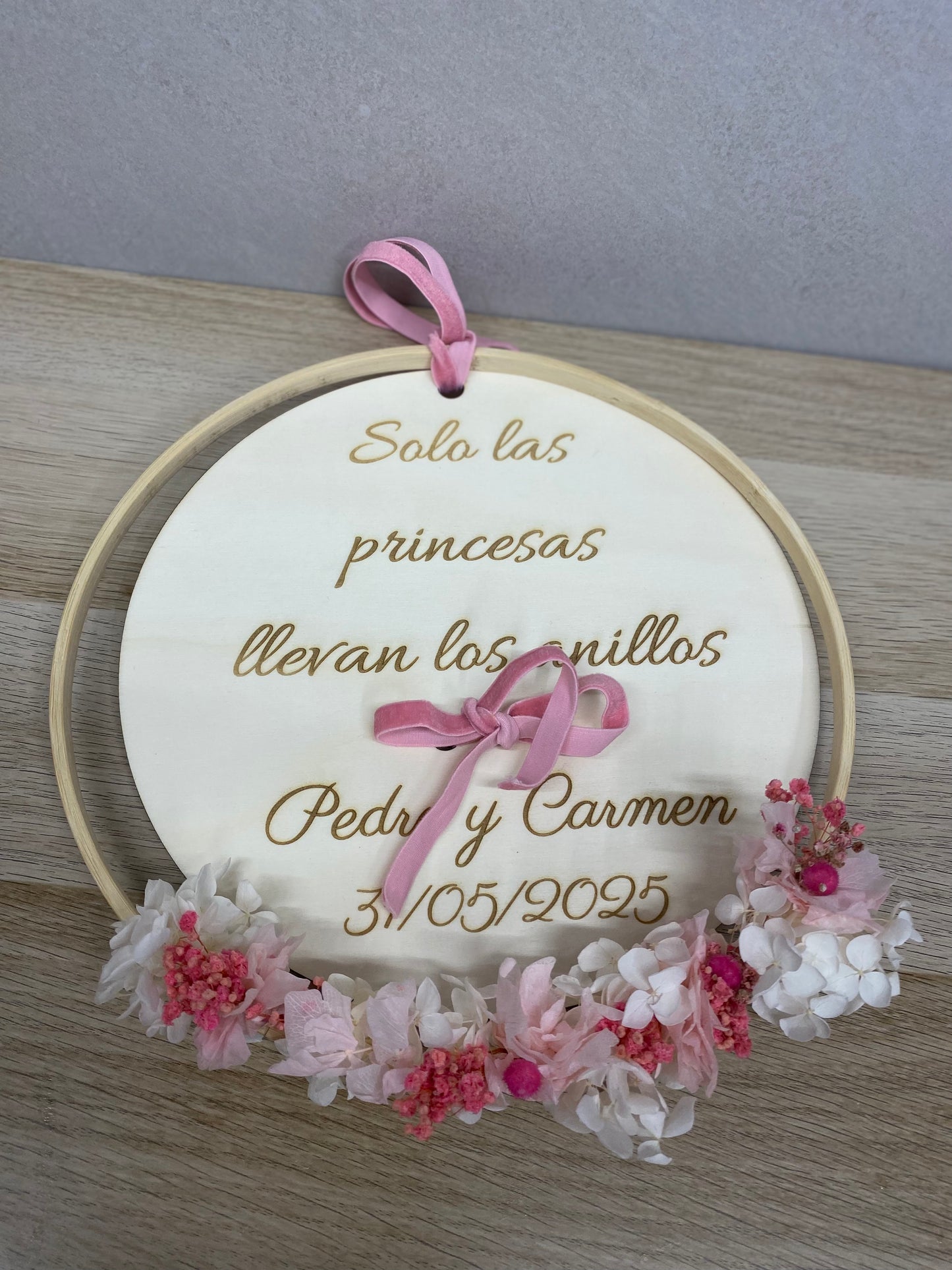 Porta alianzas con flor preservada rosita