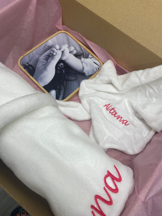 Pack Bebé – Manta Personalizada, Doudou y Marco de Foto