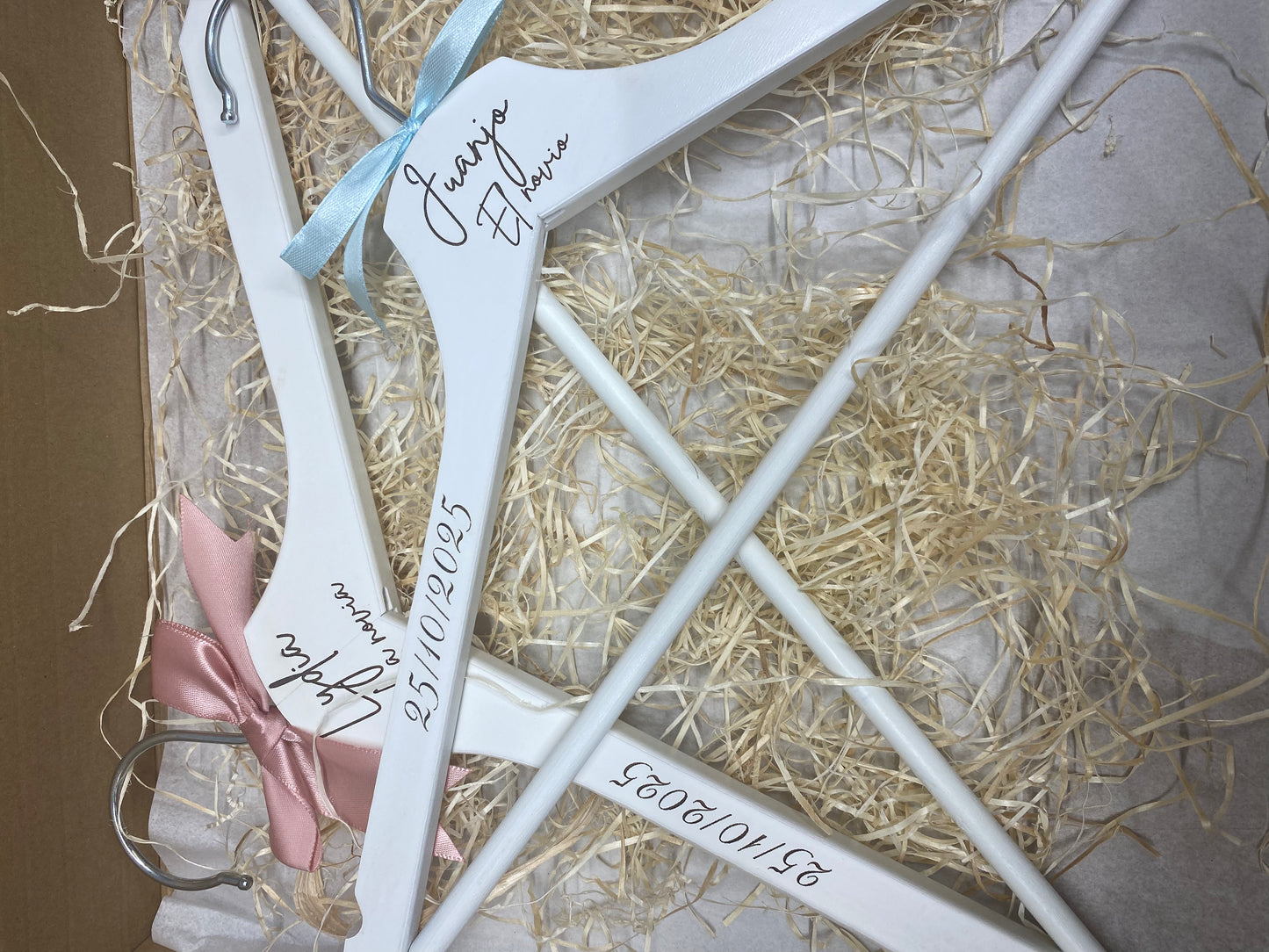 Perchas Personalizadas para Bodas – Novia & Novio | Detalles con Alma