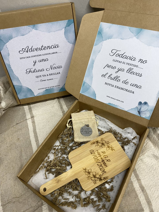 Caja Regalo para Novia – Espejo, medalla de ramo Personalizada